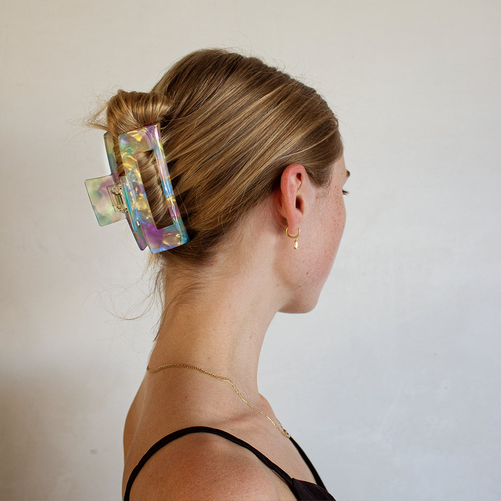 Welche Haarspangen halten am besten? Entdecke die Magie von AGVA Studio!