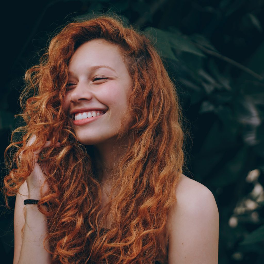 Dicke Haare bändigen: Die besten Haarspangen für diesen Job & warum AGVA ein Muss ist!